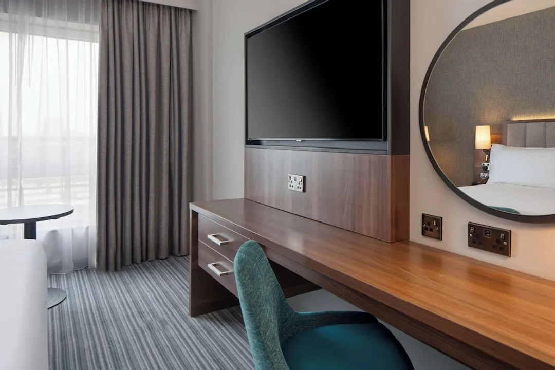 DoubleTree by Hilton London - Chelsea-Premium Room, 1 King Bed-4
