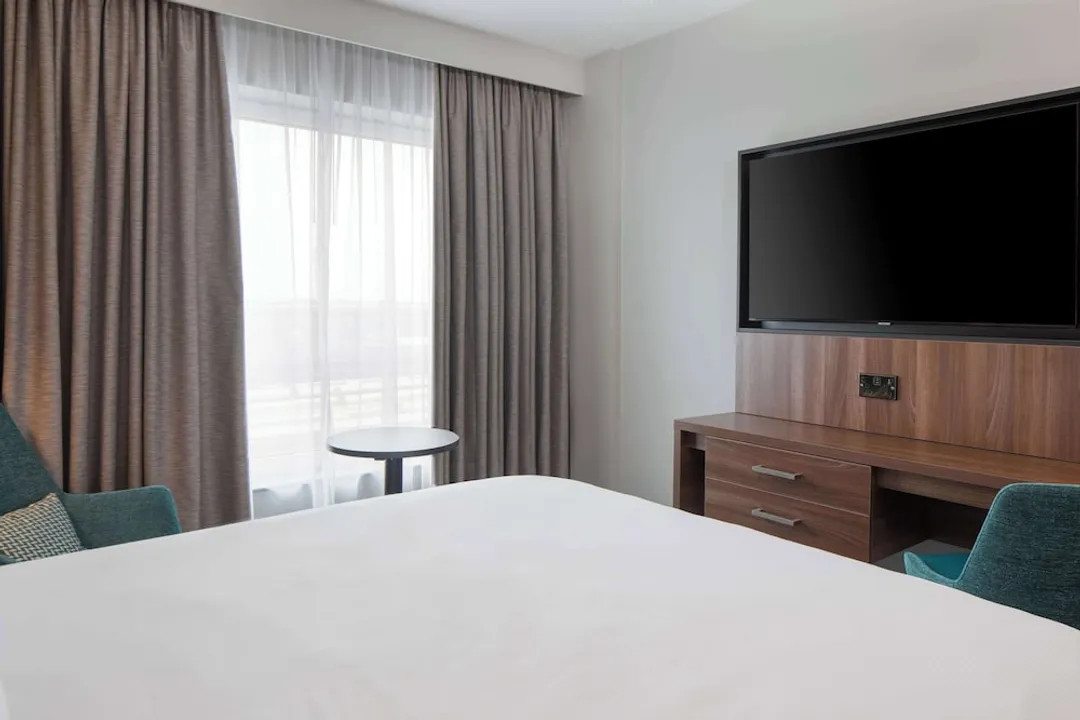 DoubleTree by Hilton London - Chelsea-Premium Room, 1 King Bed-3