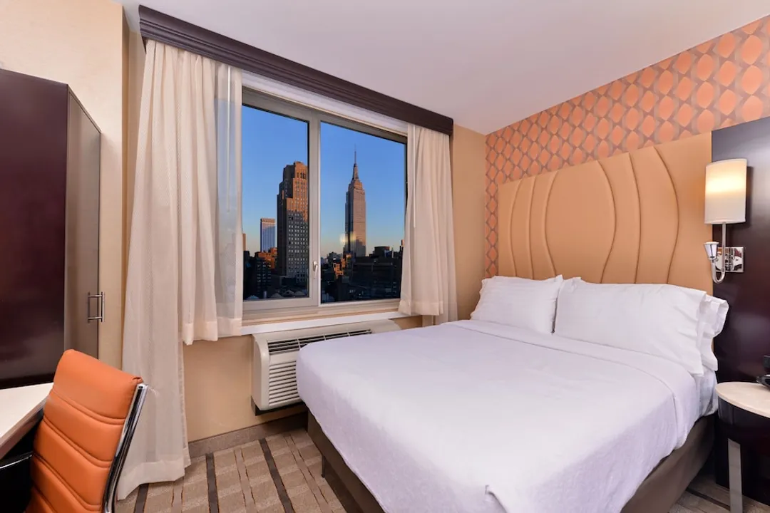 Holiday Inn New York City - Times Square by IHG-Standard Room, 1 King Bed-8