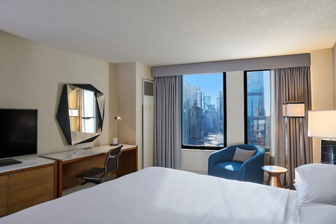 Sheraton Grand Chicago Riverwalk-Room, 1 King Bed-6