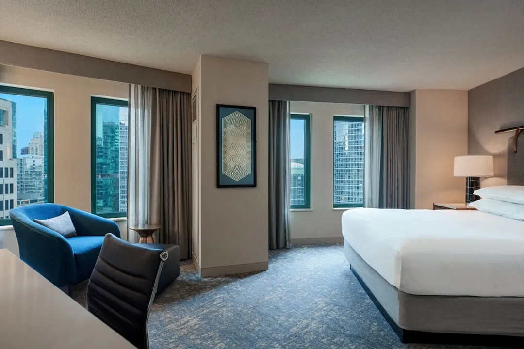 Sheraton Grand Chicago Riverwalk-Room, 1 King Bed-4