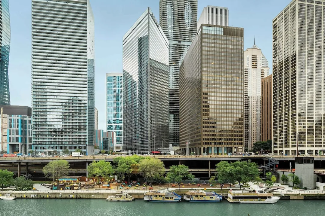 Sheraton Grand Chicago Riverwalk-Room, 1 King Bed-16