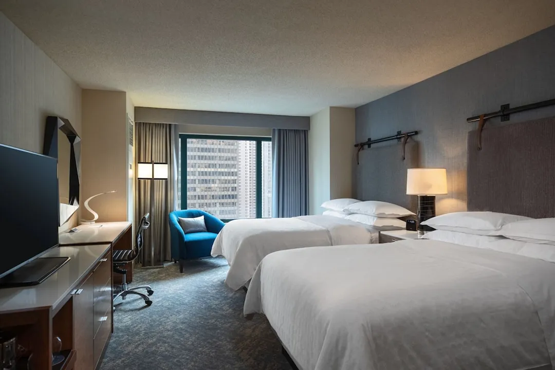Sheraton Grand Chicago Riverwalk-Room, 2 Double Beds, River View-8