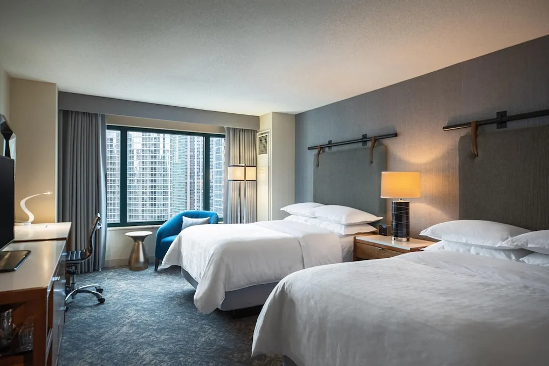 Sheraton Grand Chicago Riverwalk-Club Room, 2 Double Beds-3