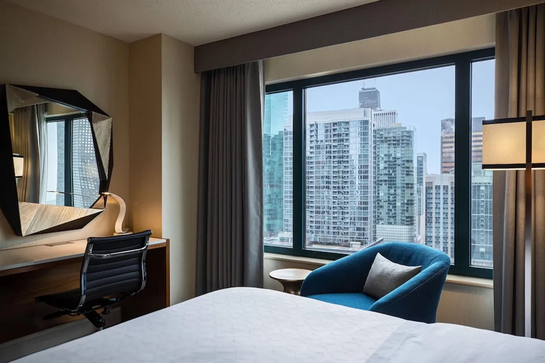 Sheraton Grand Chicago Riverwalk-Club Room, 2 Double Beds-5