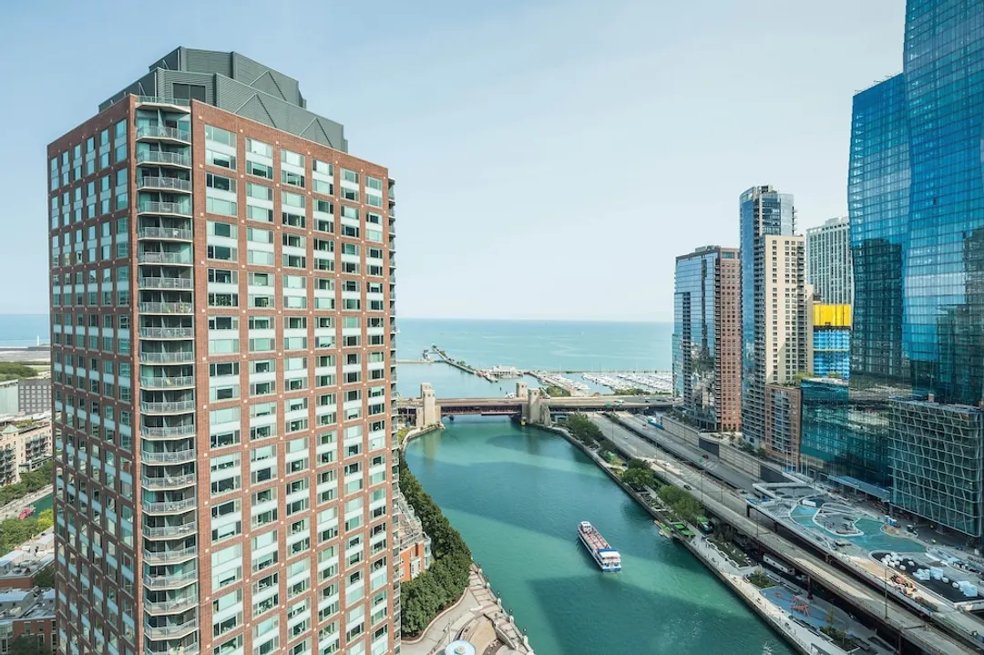 Sheraton Grand Chicago Riverwalk-Club Room, 1 King Bed-21