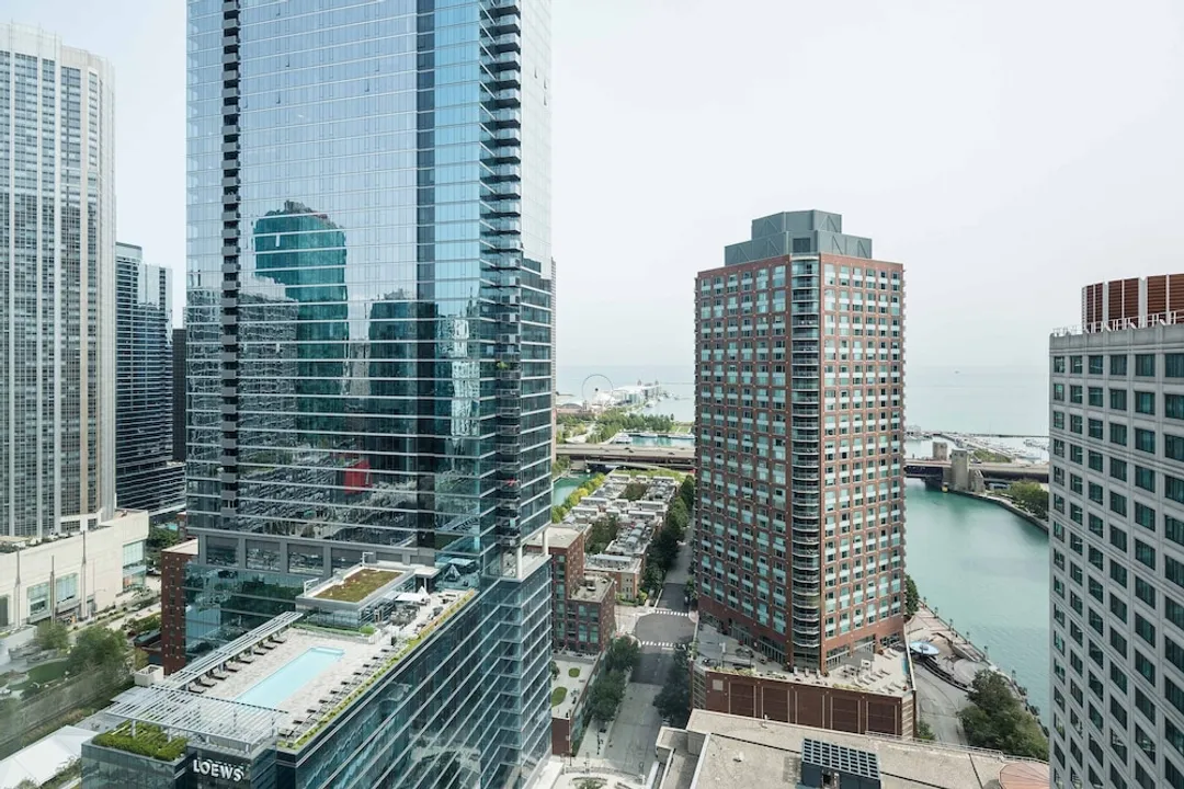 Sheraton Grand Chicago Riverwalk-Club Room, 1 King Bed-18