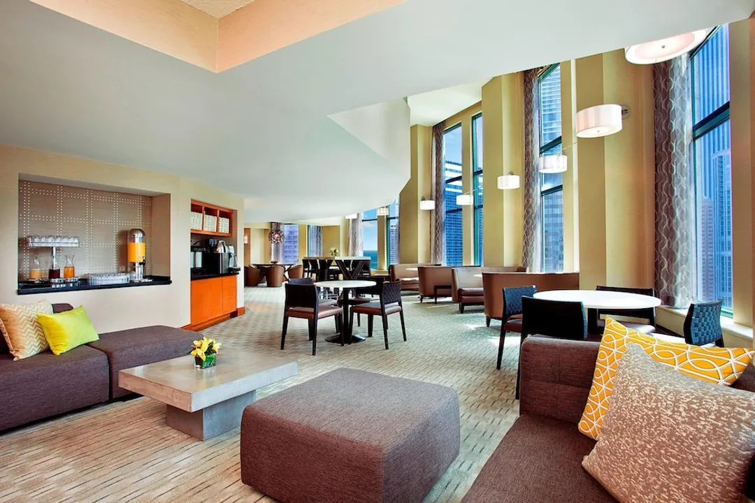 Sheraton Grand Chicago Riverwalk-Club Room, 1 King Bed-16
