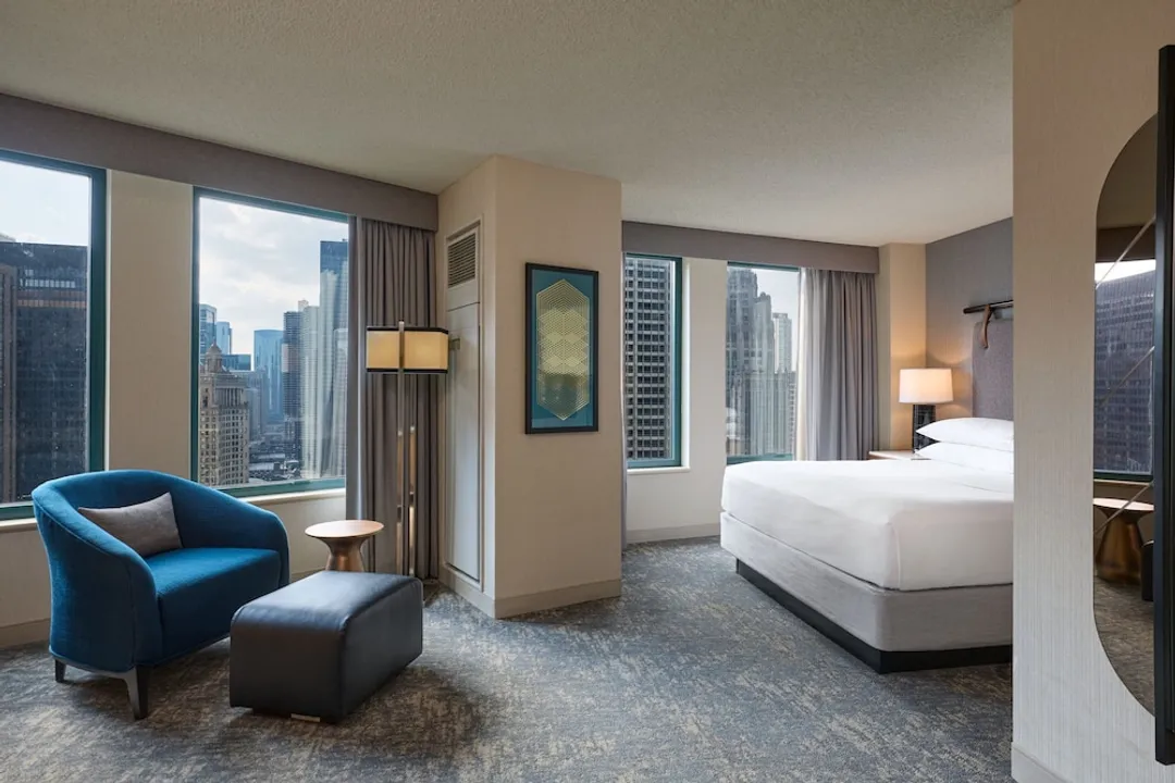 Sheraton Grand Chicago Riverwalk-Club Room, 1 King Bed-6