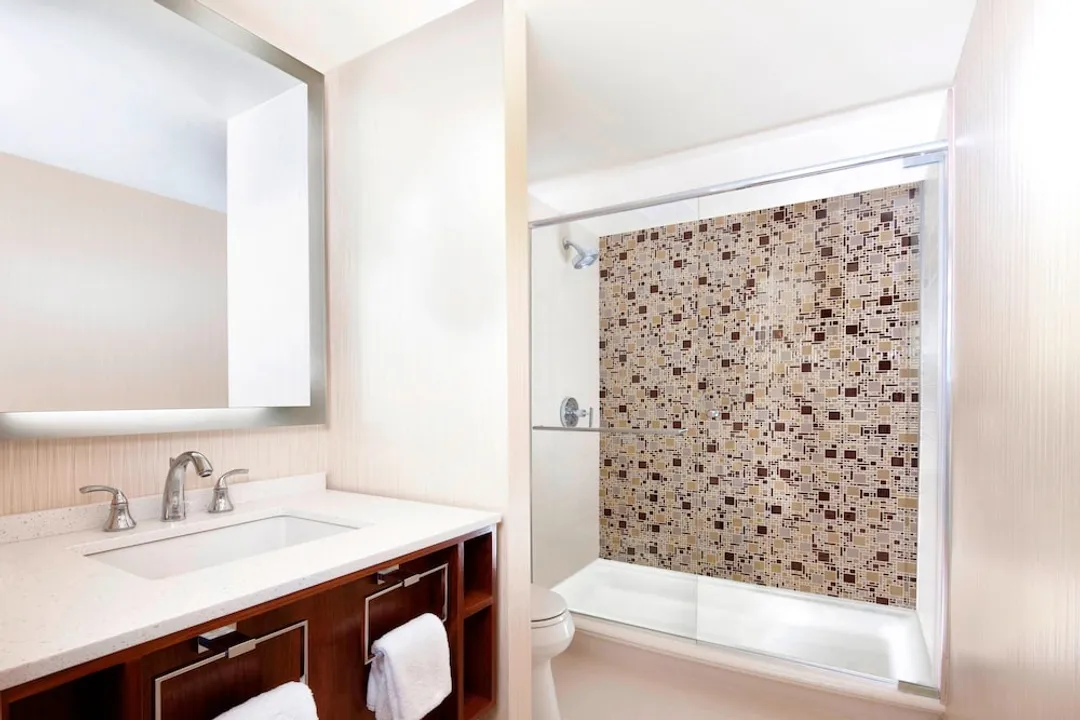 Sheraton Grand Chicago Riverwalk-Executive Suite, 1 Bedroom, Lake View-6