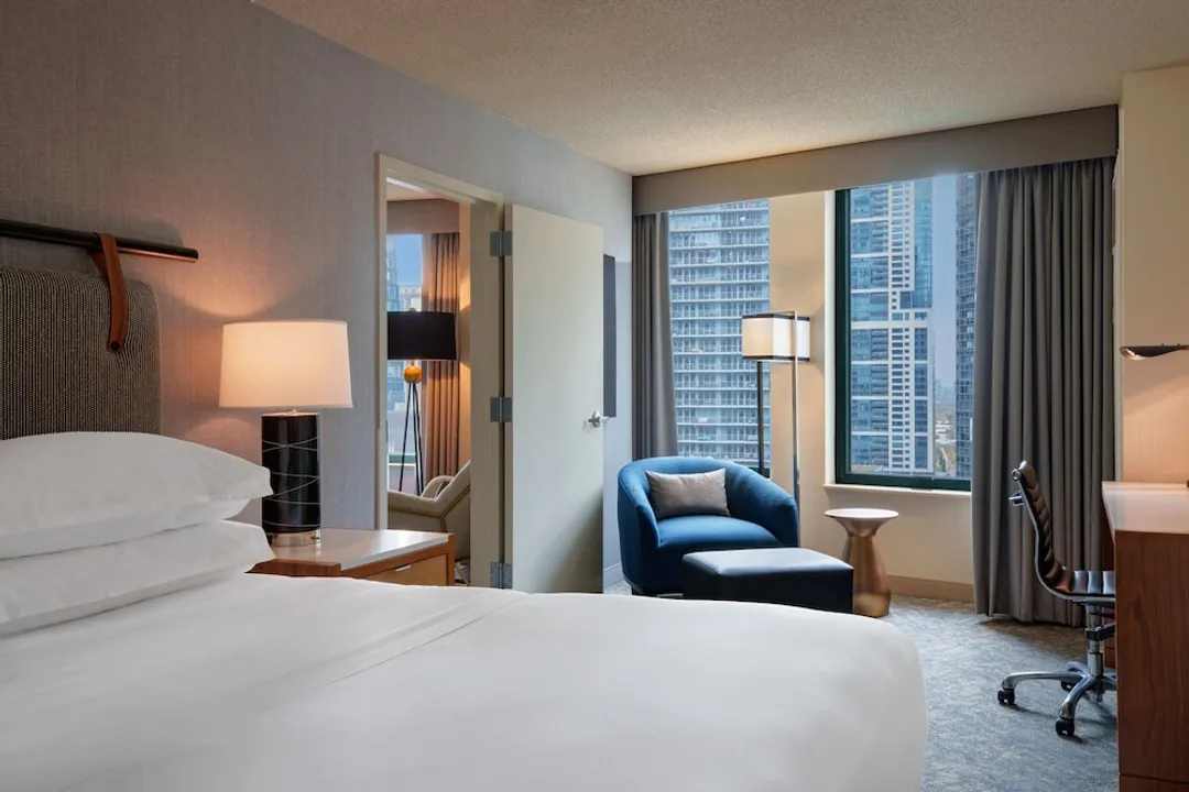Sheraton Grand Chicago Riverwalk-Executive Suite, 1 Bedroom, Lake View-3