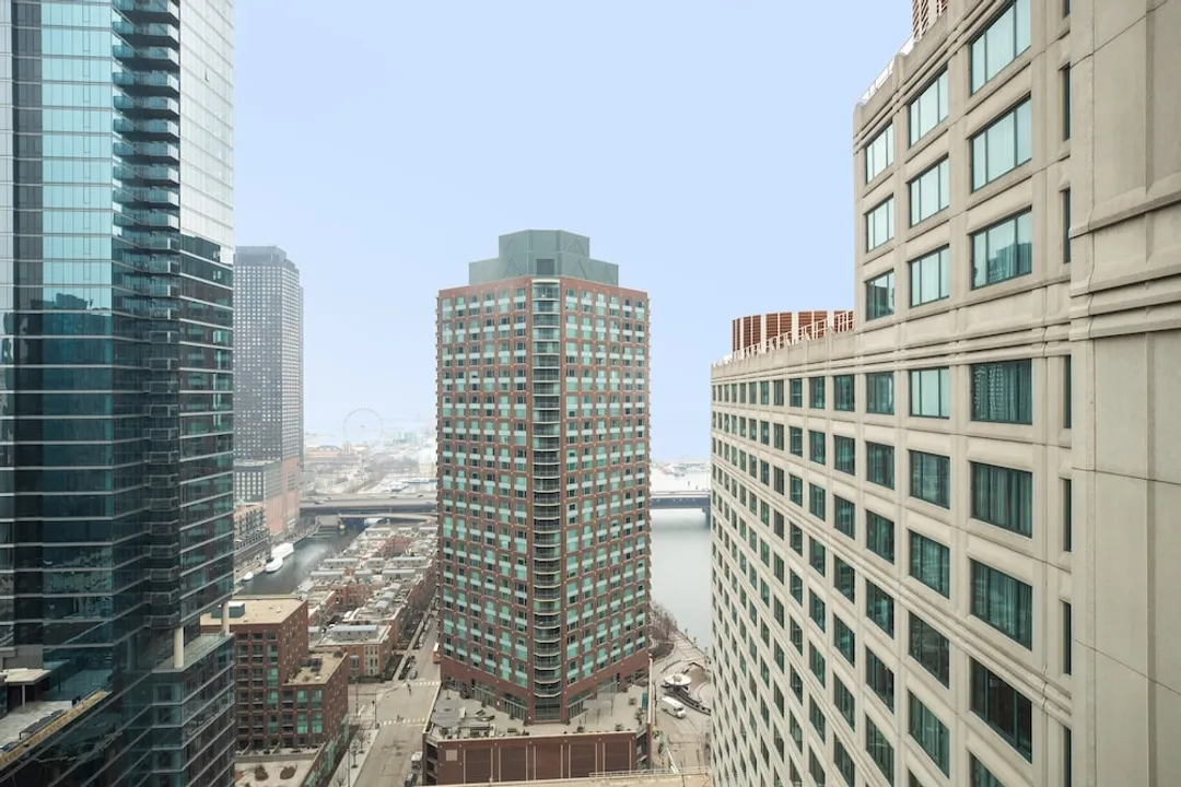 Sheraton Grand Chicago Riverwalk-Executive Suite, 1 Bedroom, Lake View-11