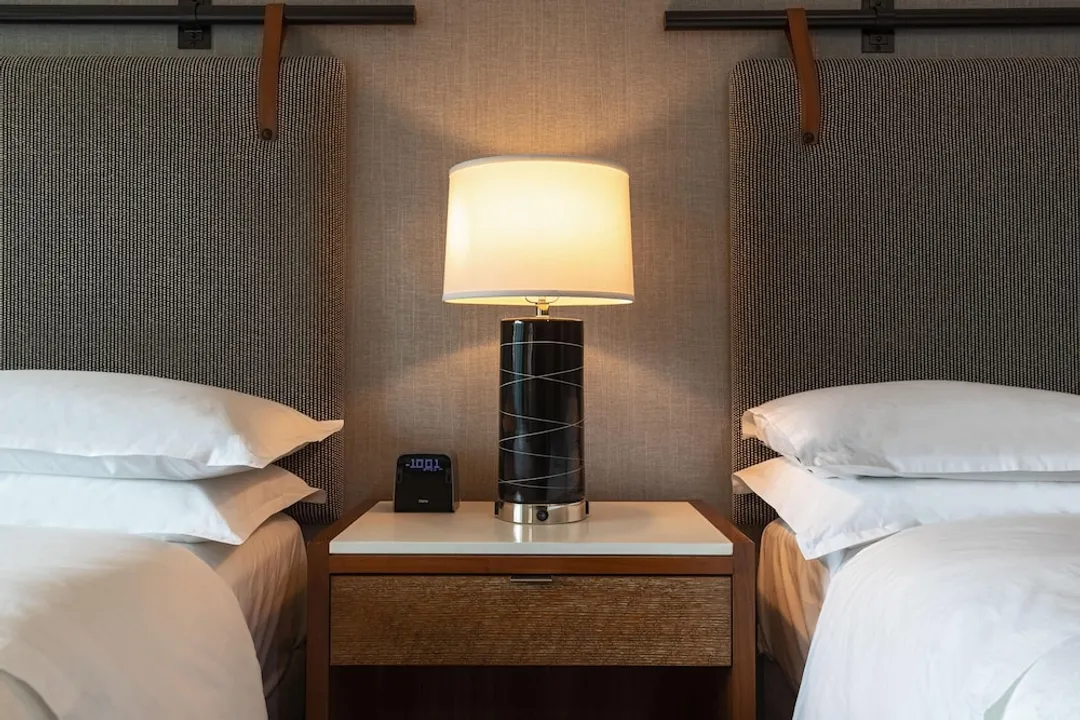 Sheraton Grand Chicago Riverwalk-Room, 2 Double Beds (Mobility/Hearing Access, Roll-In Shwr)-3