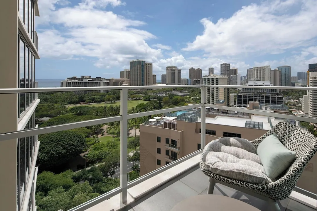 The Ritz-Carlton Residences, Waikiki Beach-Room, 1 King Bed with Sofa bed, Ocean View, Corner (Corner)-6