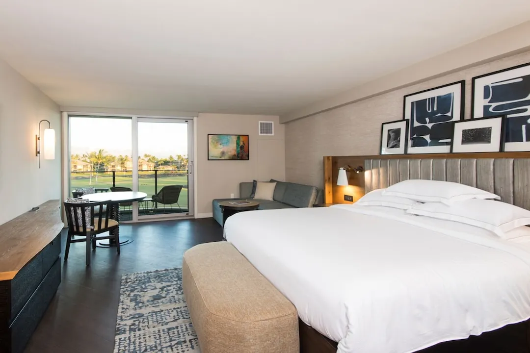 Hilton Grand Vacations Club Ocean Tower Waikoloa Village-Junior Suite, 1 King Bed, Accessible, Resort View (Hearing)-2