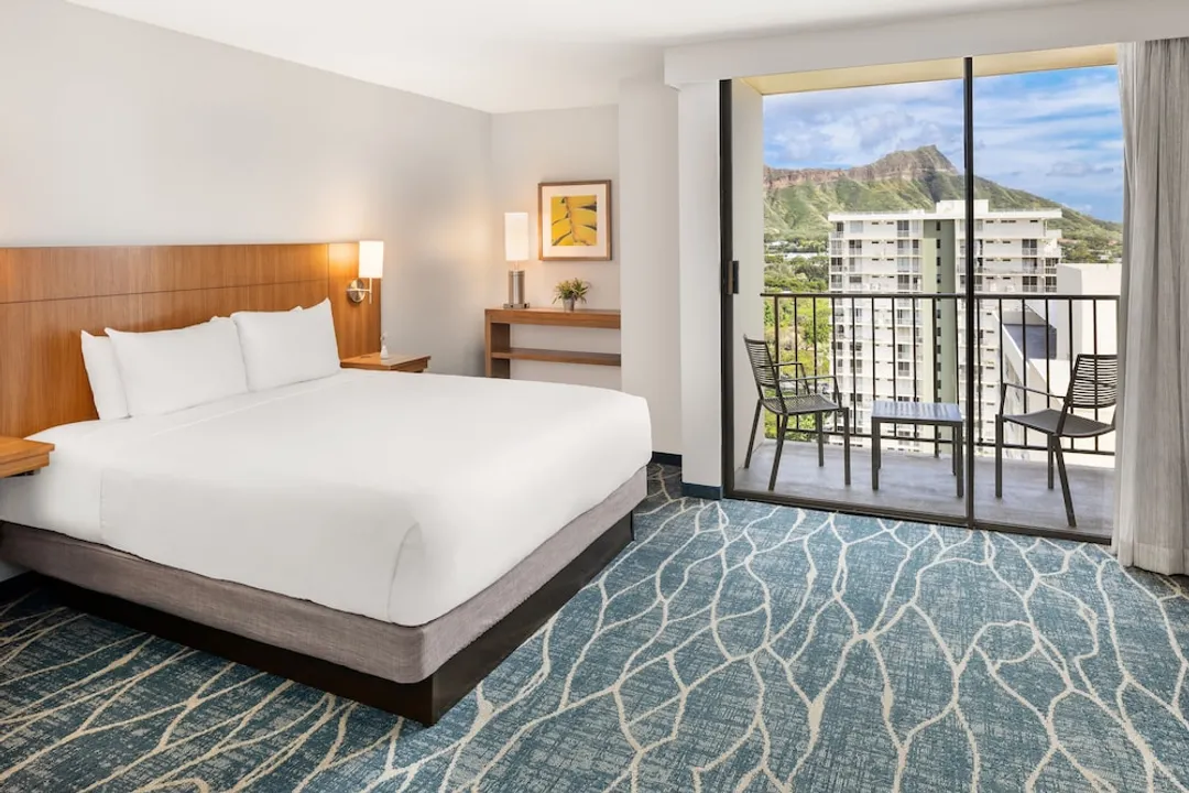 Hyatt Place Waikiki Beach-1 King Bed, Mountain View (Sofa Bed)-4