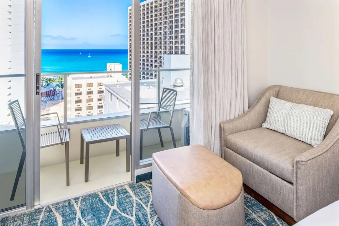 Hyatt Place Waikiki Beach-1 King Bed Ocean View (Sofa Bed)-3