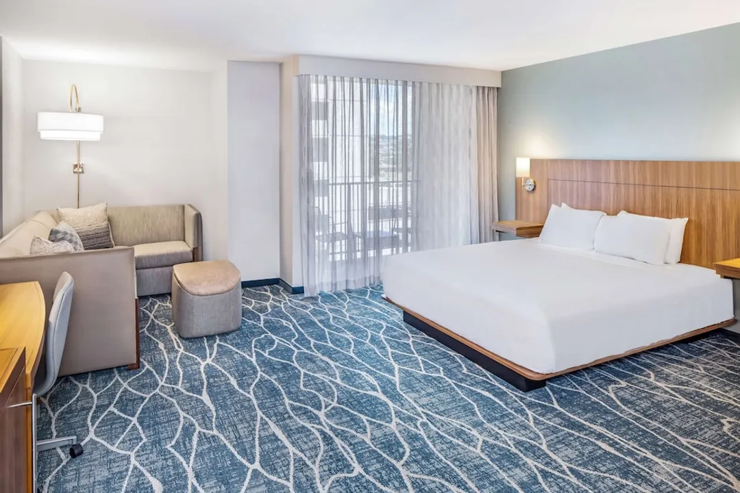 Hyatt Place Waikiki Beach-1 King City View Accessible Shower (Sofa Bed)-4