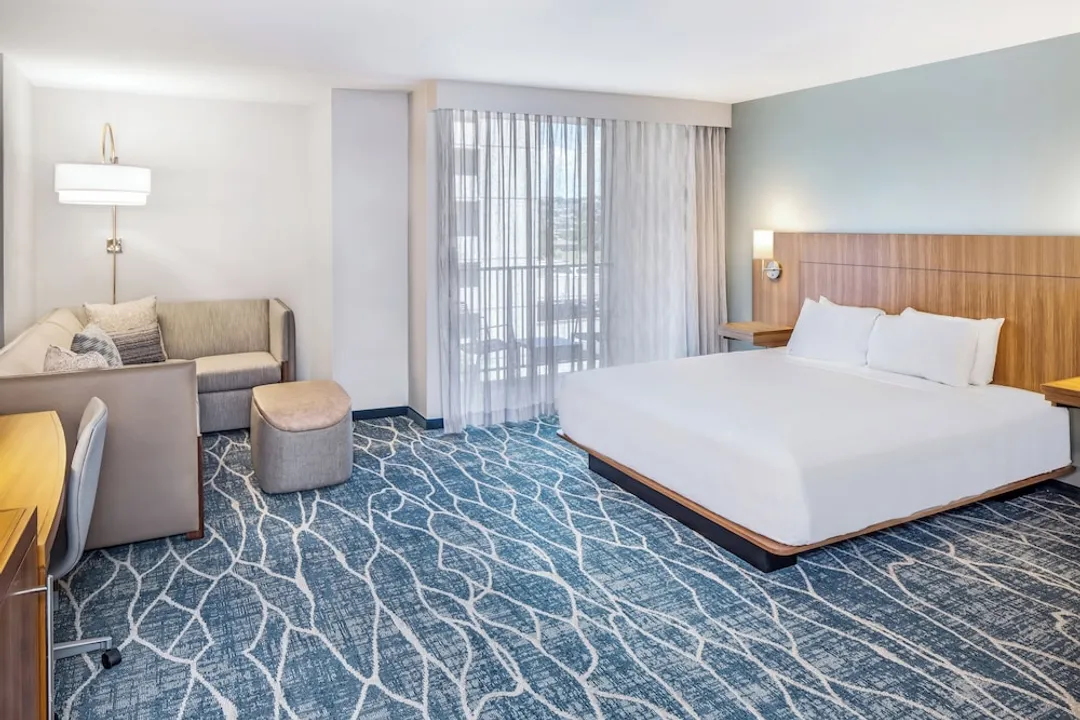 Hyatt Place Waikiki Beach-1 King City View Accessible Shower (Sofa Bed)-11
