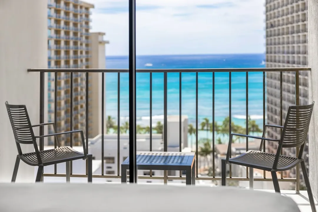 Hyatt Place Waikiki Beach-1 King Bed Ocean View Premium (Sofa Bed)-5