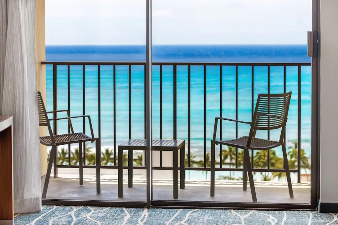 Hyatt Place Waikiki Beach-1 King Bed Ocean View Premium (Sofa Bed)-7