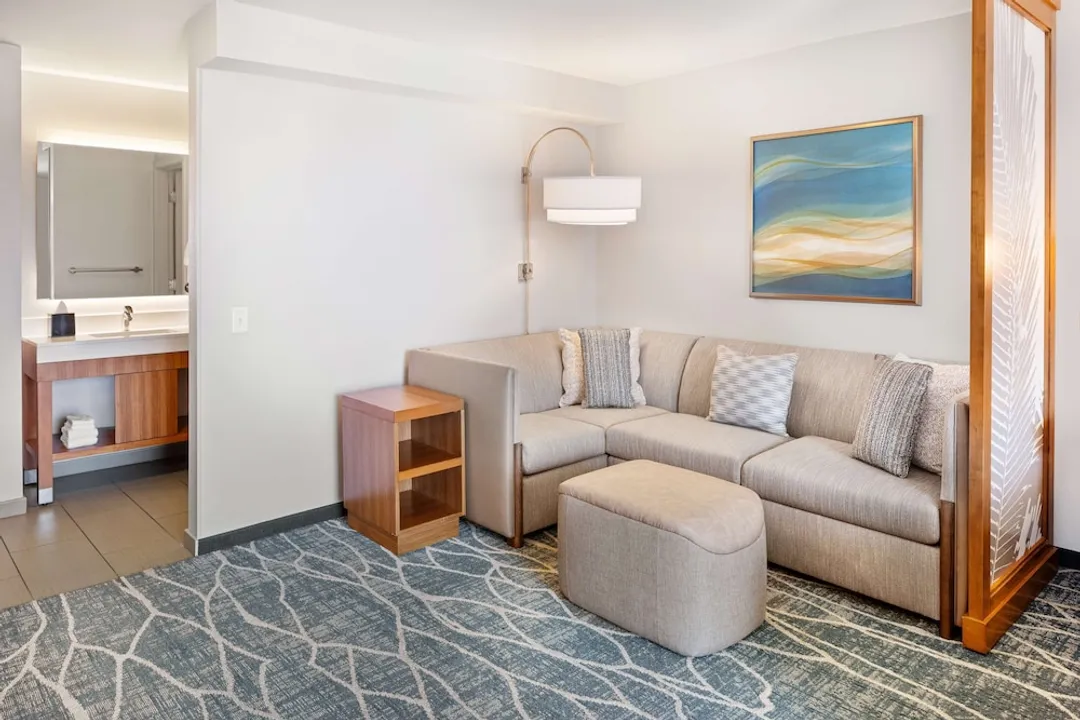 Hyatt Place Waikiki Beach-1 King Bed City View Premium (Sofa Bed)-4