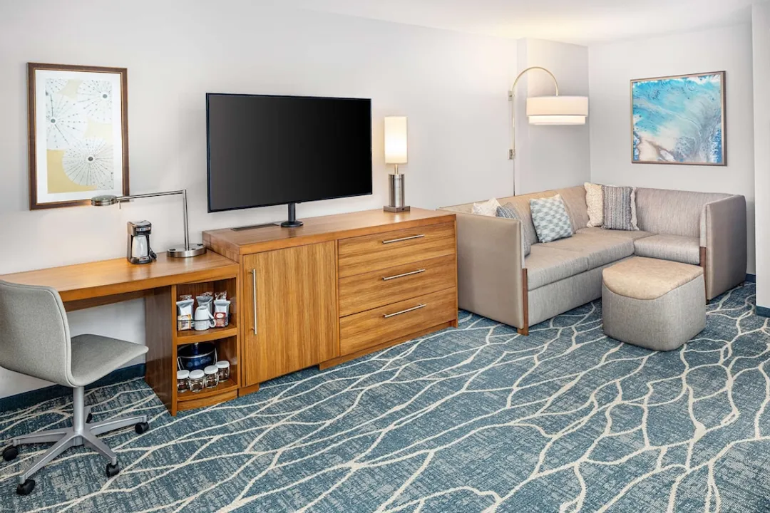 Hyatt Place Waikiki Beach-1 King Bed City View Premium (Sofa Bed)-5