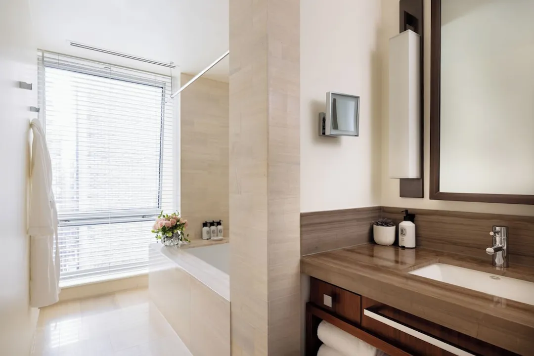 The Langham, New York, Fifth Avenue-Superior King-4