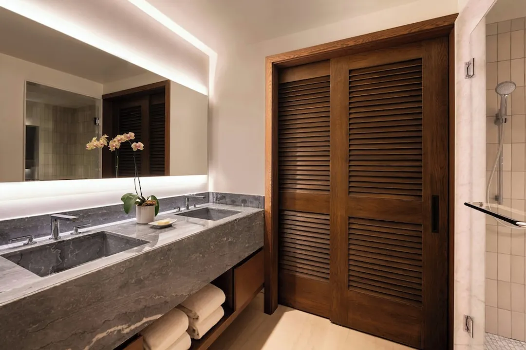Mauna Kea Beach Hotel, Autograph Collection-Room, 1 King Bed, Beachfront (Floor 2-4, Renovated)-2
