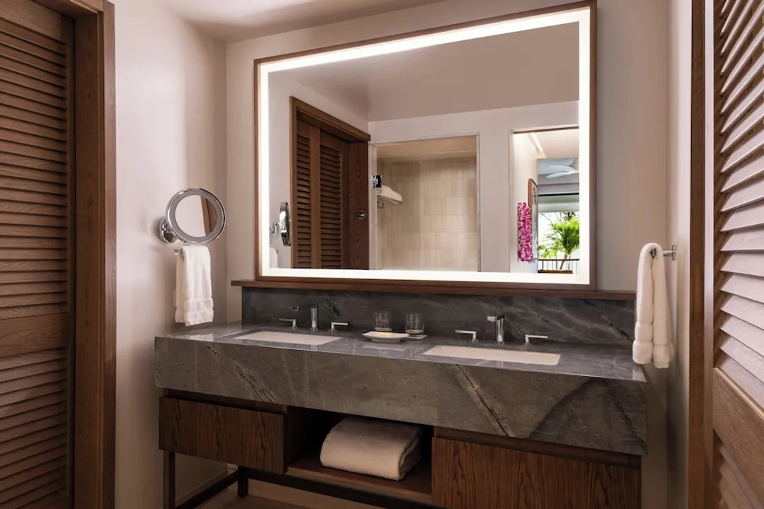 Mauna Kea Beach Hotel, Autograph Collection-Room, 1 King Bed, Beachfront (Floor 2-4, Renovated)-10