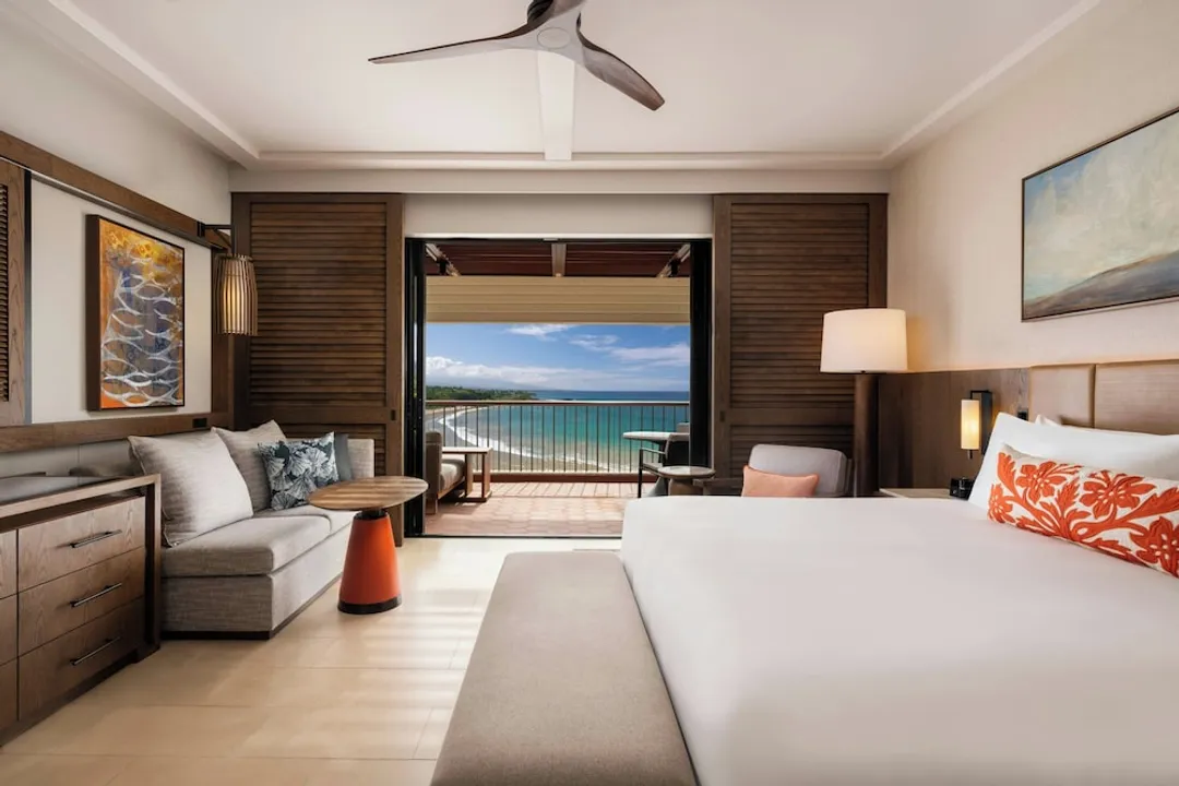 Mauna Kea Beach Hotel, Autograph Collection-Room, 1 King Bed, Balcony, Oceanfront (Tower, Renovated)-9