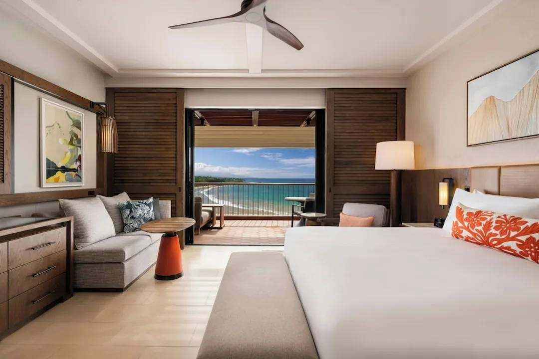 Mauna Kea Beach Hotel, Autograph Collection-Room, 1 King Bed, Balcony, Oceanfront (Tower, Renovated)-7