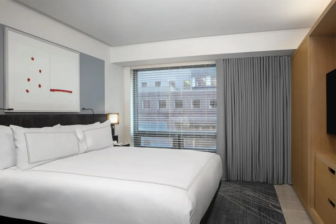紐約市中心港麗飯店-套房, 1 張特大雙人床, 無障礙 (Roll-in Shower)-1