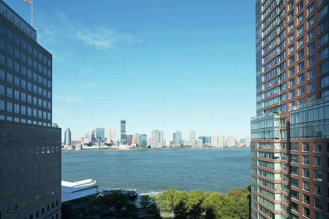 纽约市中心港丽酒店-套房, 1 张特大床, 河景-2