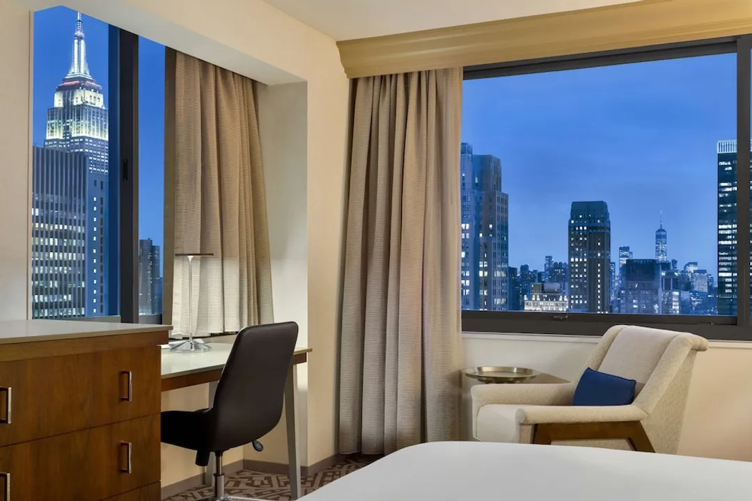 紐約時代廣場希爾頓酒店-客房, 1 張特大雙人床, 轉角 (Empire State View, High Floor)-2