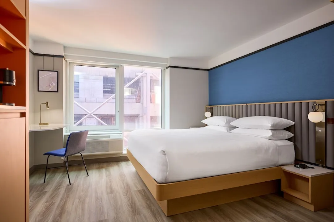 Delta Hotels by Marriott New York Times Square-客房, 1 張特大雙人床 (Mobility/Hearing Access, Roll-in Shwr)-3