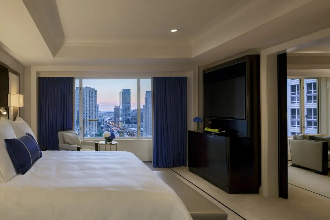 The Peninsula Chicago-Deluxe Suite, 1 King Bed-2