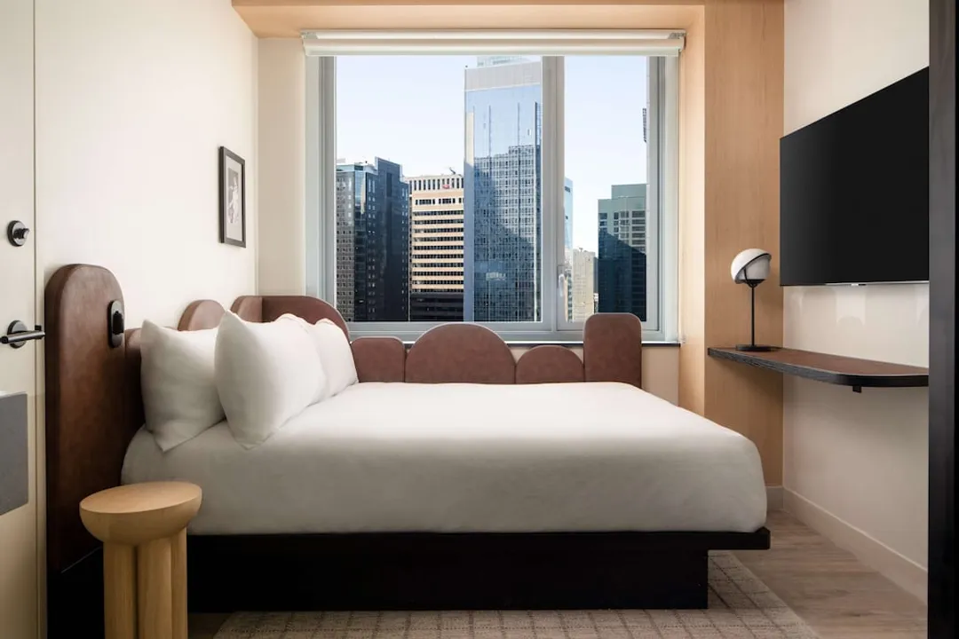 Motto By Hilton New York City Times Square-1 Queen Bed, City View-2