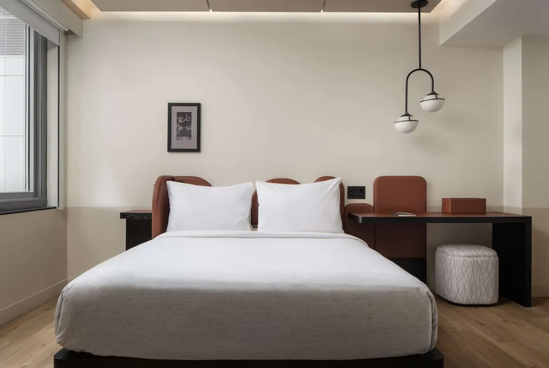 Motto By Hilton New York City Times Square-1 Queen Bed Accessible, Tub, Hearing Impaired-3
