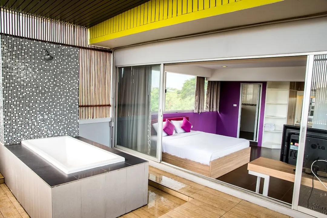Lantana Pattaya Hotel & Resort-Family Double Room, 1 Bedroom, Non Smoking, Pool View-5