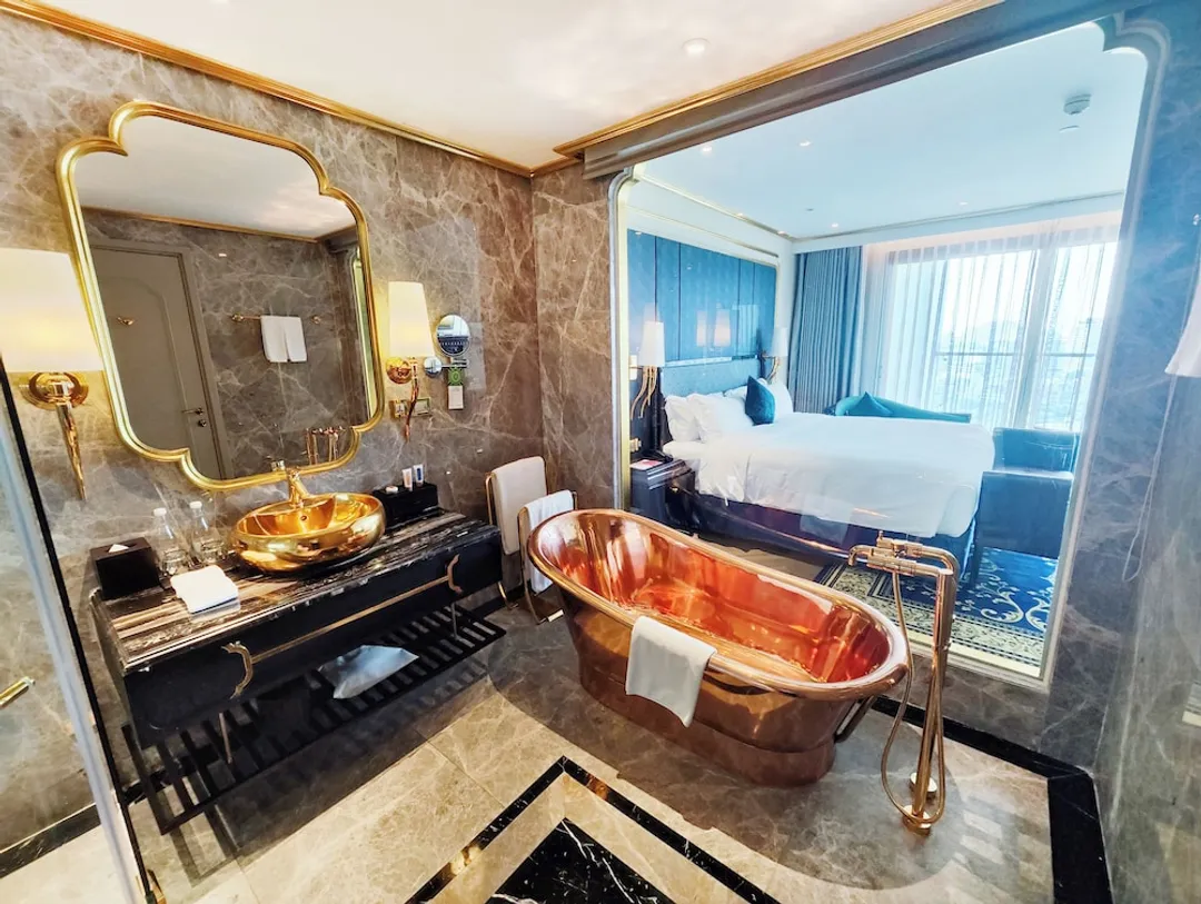 Dolce by Wyndham Hanoi Golden Lake-Classic Room, 1 King Bed (Golden)-5