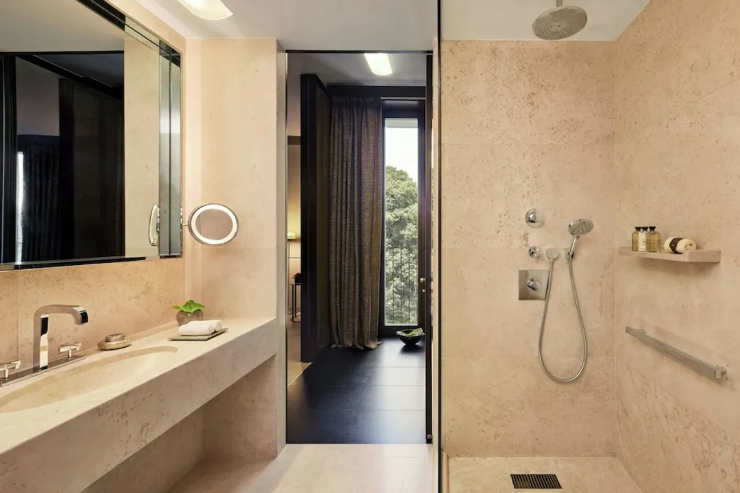 Bvlgari Hotel Milano-Deluxe Room, 2 Queen Beds-5