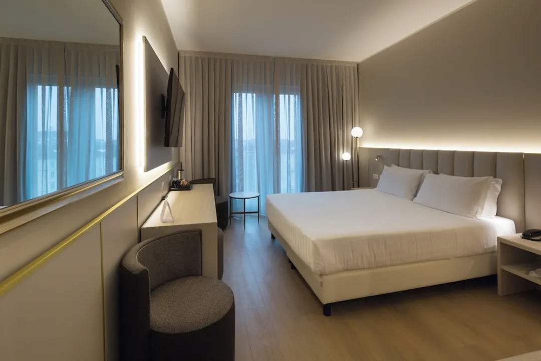 Hotel Nasco-Deluxe Room-2