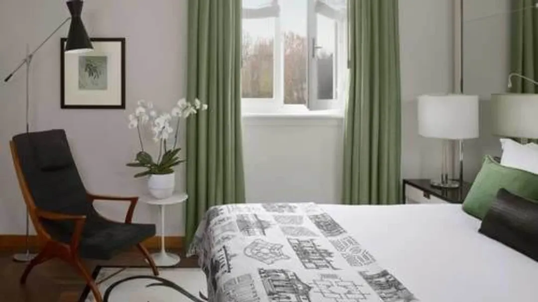 Four Seasons Hotel Milano-Fashion Suite king bed-2