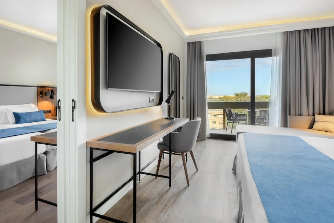 Barceló Roma-Family Room-1