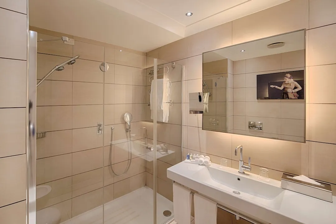Radisson Blu Hotel, Milan-Premium Room (High Floor)-4