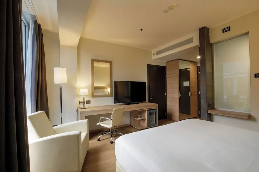 DoubleTree by Hilton Milan-Standard Room, 1 King Bed-2