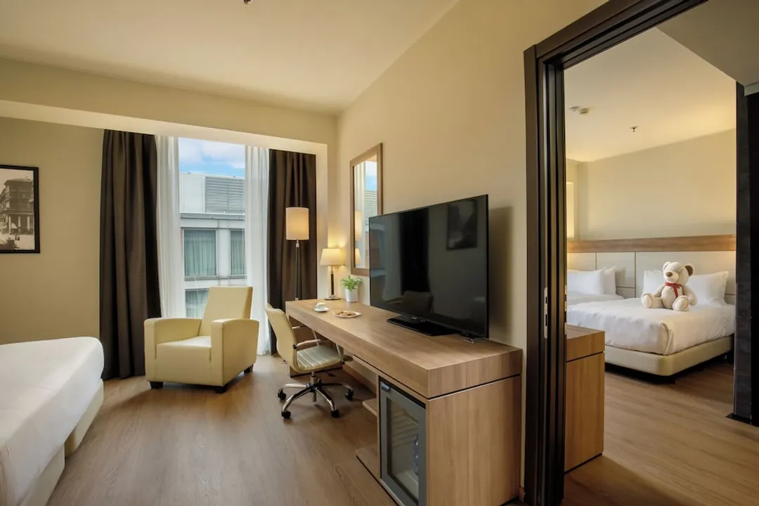 DoubleTree by Hilton Milan-Family Room, Multiple Beds (Connecting Rooms)-1
