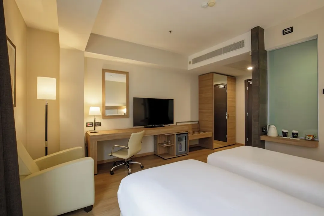 DoubleTree by Hilton Milan-Standard Twin Accessible Room-3