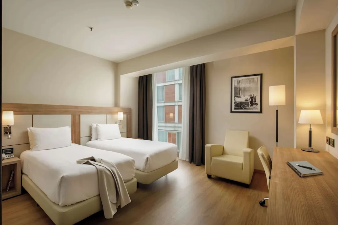 DoubleTree by Hilton Milan-Standard Twin Room-3